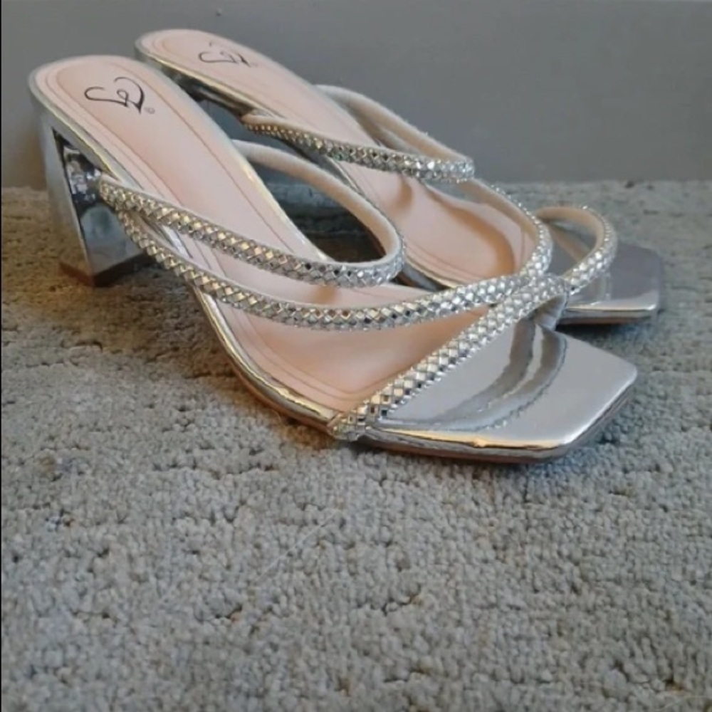 Windsor Platform Block Sandal Heels Size 8 Silver Strappy Homecoming Party Dance